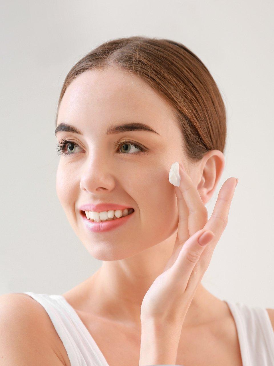 Eclat Soin Light Moisturising Day Cream being applied to a woman's face for hydration and glow